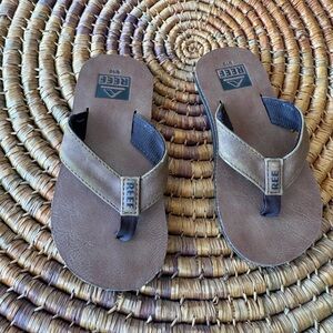 Reef boys size 9 slippers